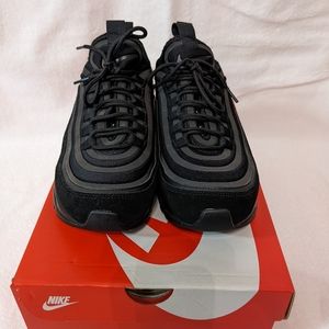 Nike Air Max 97 Ultra 17 SE "Triple Black."